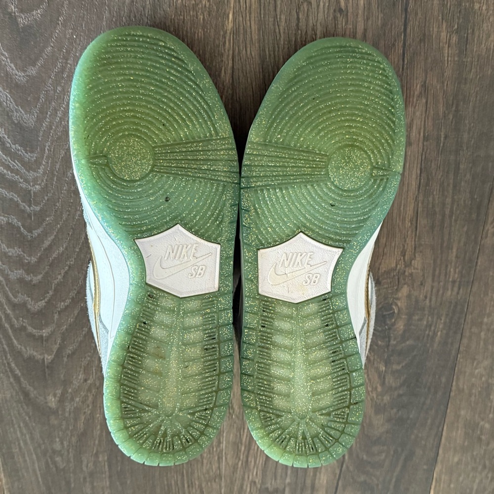 Nike SB Dunk Low SB Men’s Size 7.5 Sean Cliver Holidays Special Gray Gold Vtg - Picture 9 of 16